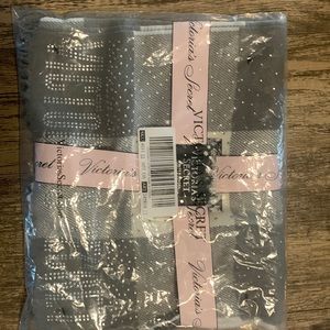 BRAND NEW VICTORIA’S SECRET SCARF